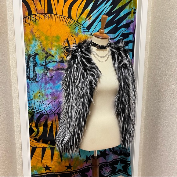🌈 Beautiful mystic fur vest - Picture 8 of 11